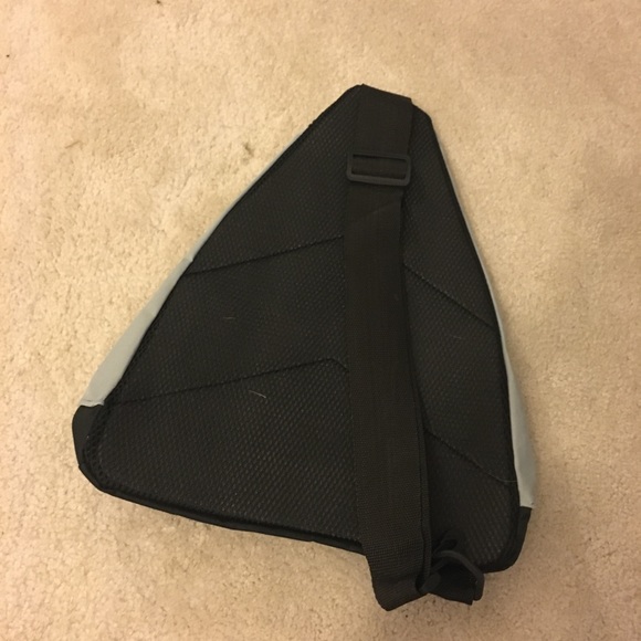 Motion Strap Bag - Picture 3 of 3